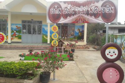 MỘT GÓC SÂN TRƯỜNG MẪU GIÁO HOA MAI