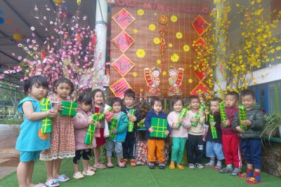 trải nghiệm gói bánh chưng cho trẻ