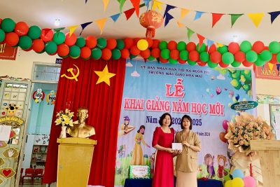 ĐB phường tặng quà